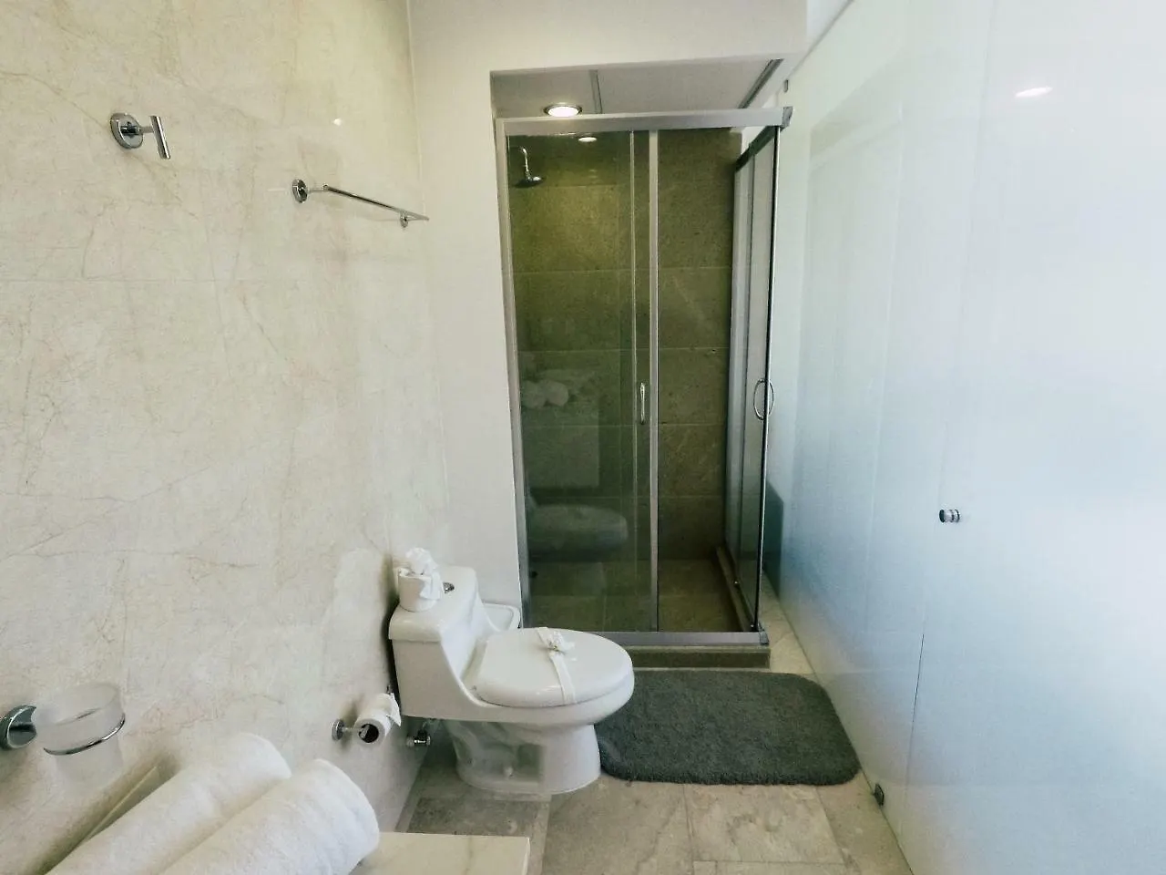 Menesse 32 Luxury Apartments By Mikitito Rentals Playa del Carmen