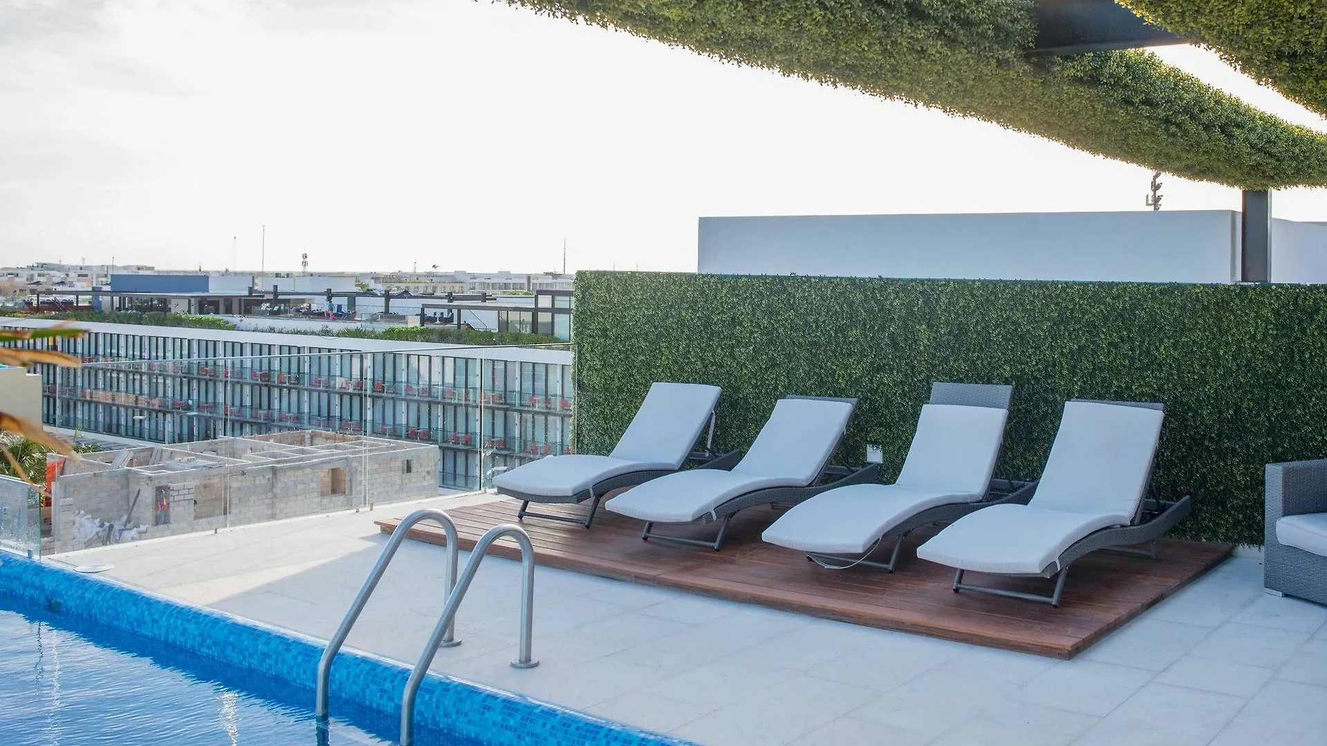 Menesse 32 Luxury Apartments By Mikitito Rentals Playa del Carmen Mexico
