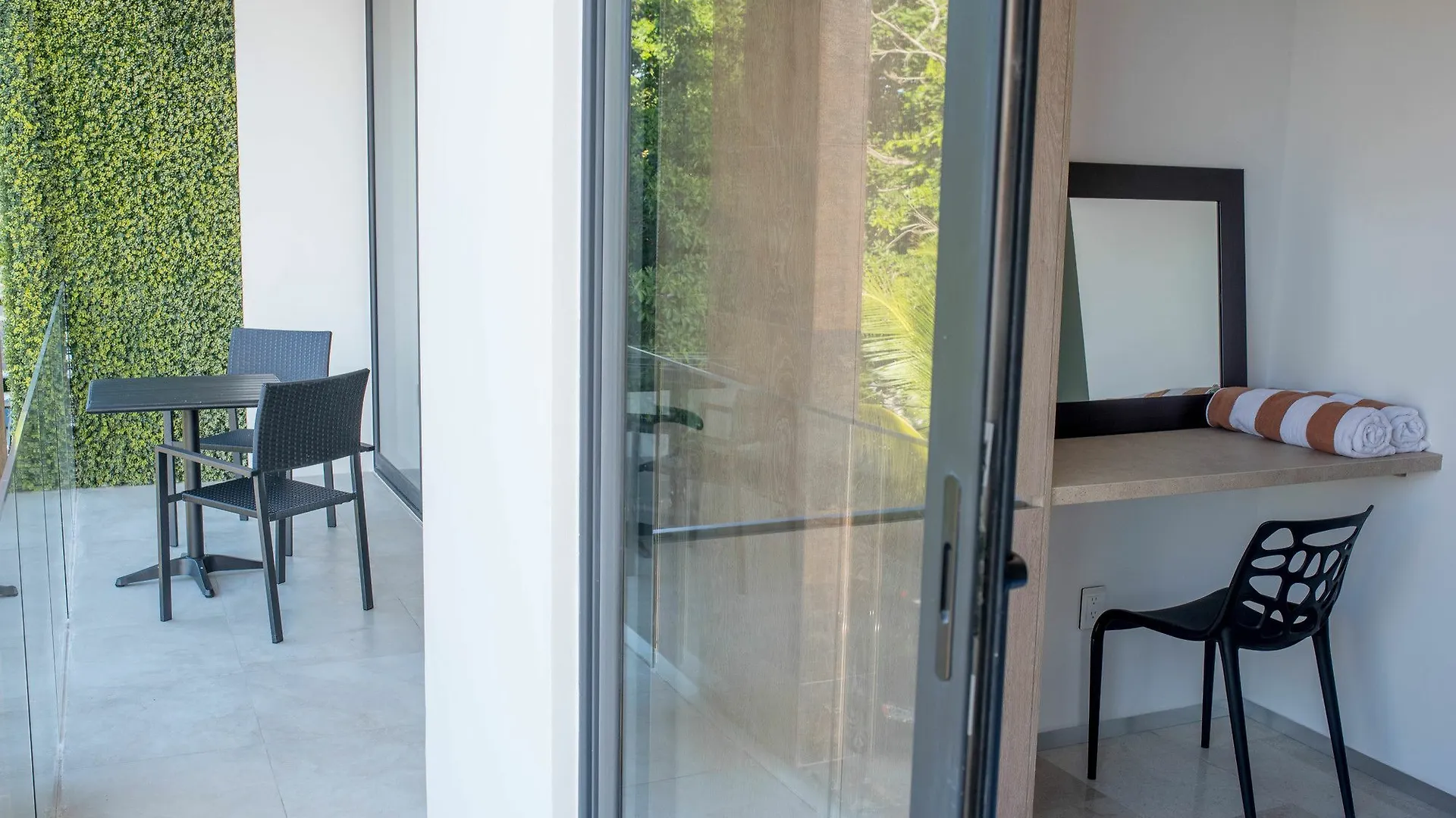 Menesse 32 Luxury Apartments By Mikitito Rentals Playa del Carmen