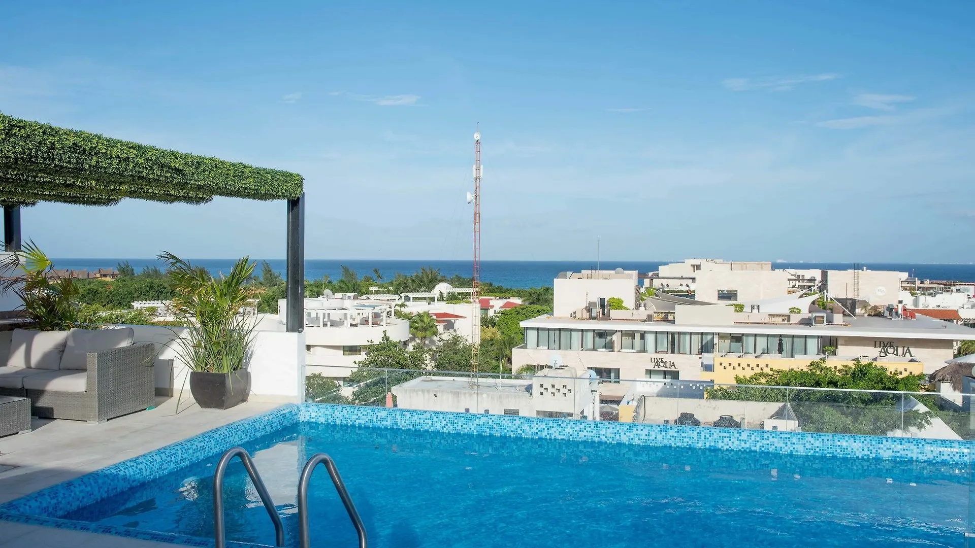 Menesse 32 Luxury Apartments By Mikitito Rentals Playa del Carmen