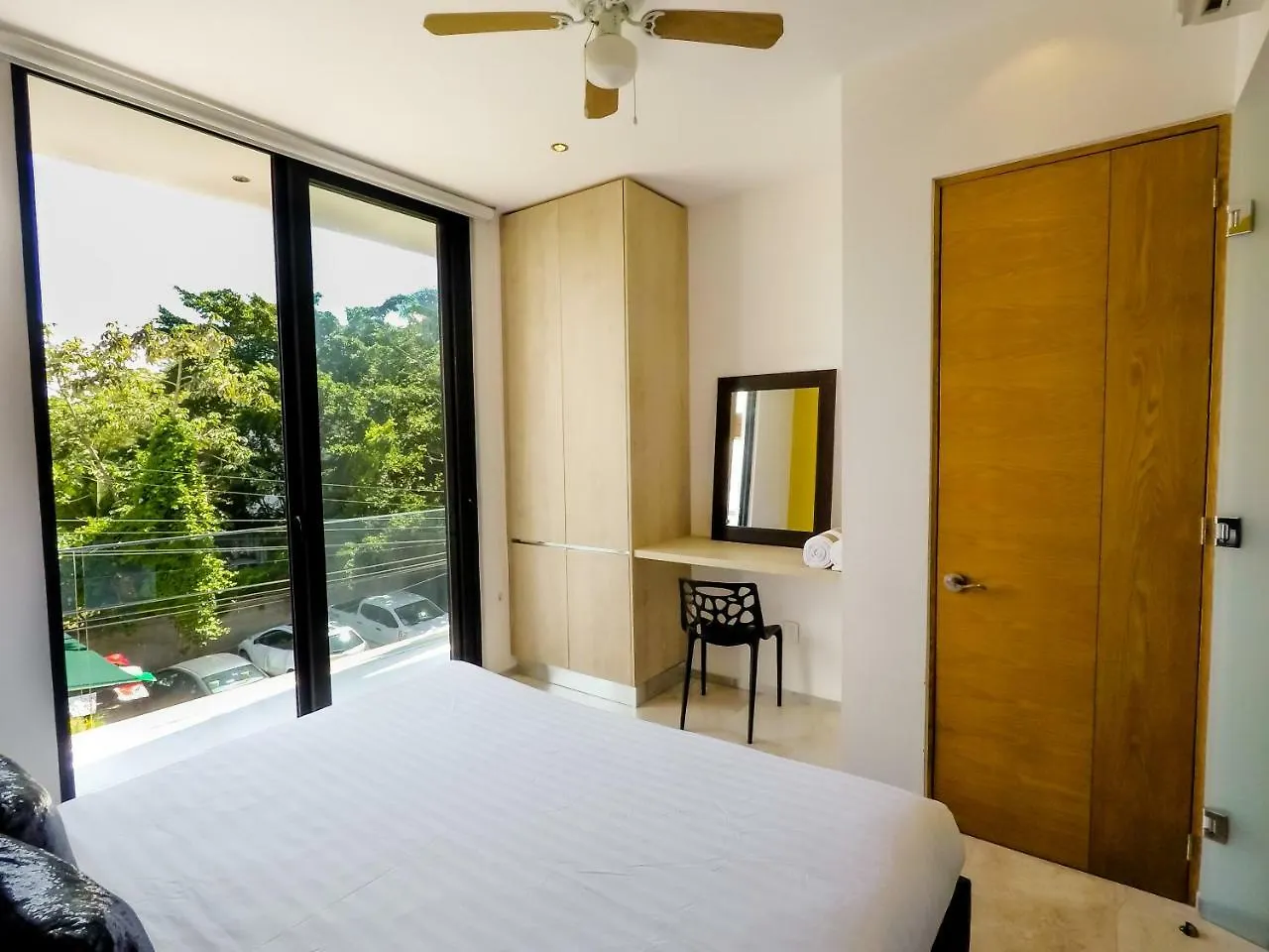 Menesse 32 Luxury Apartments By Mikitito Rentals Playa del Carmen