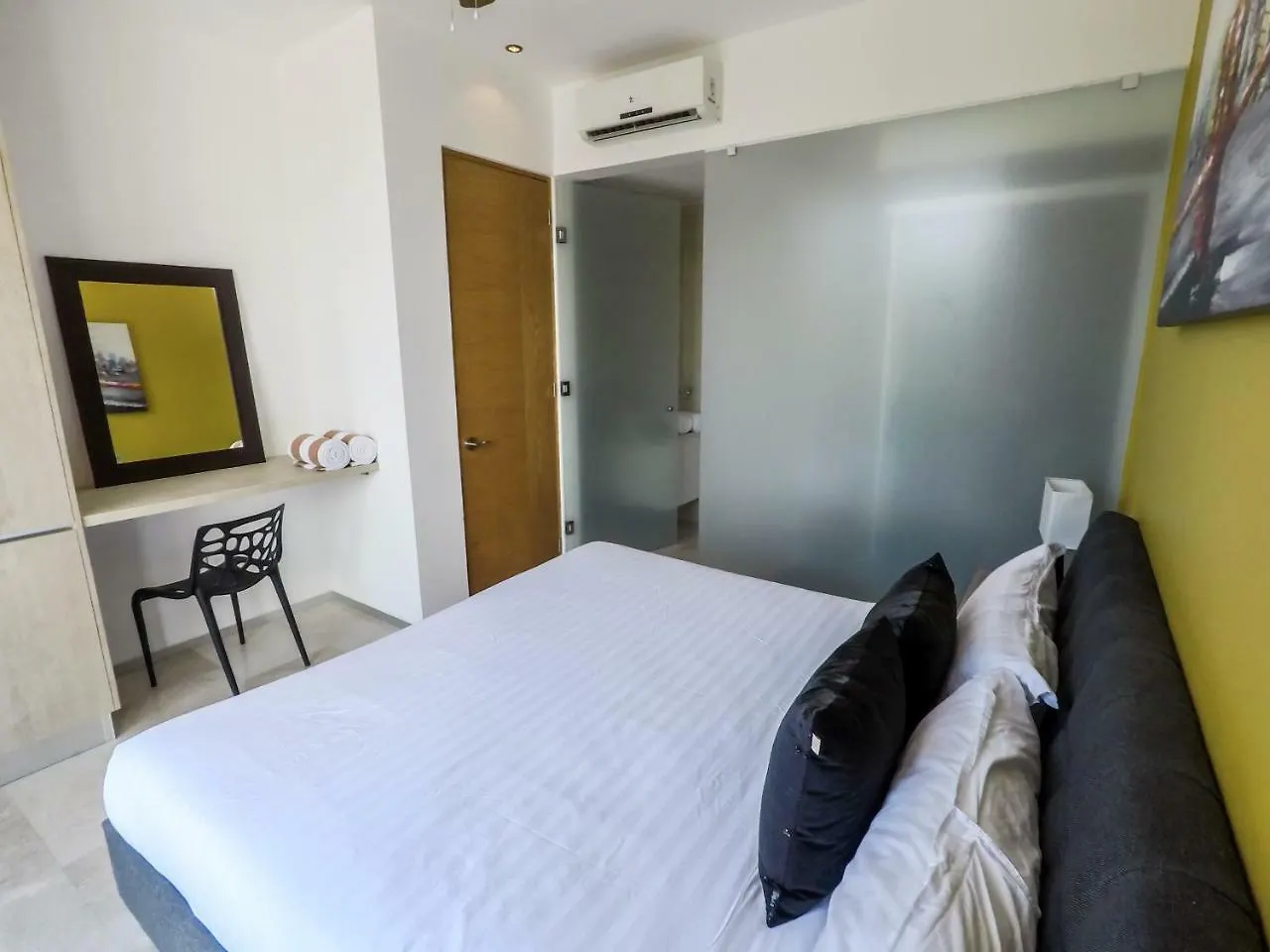 Menesse 32 Luxury Apartments By Mikitito Rentals Playa del Carmen