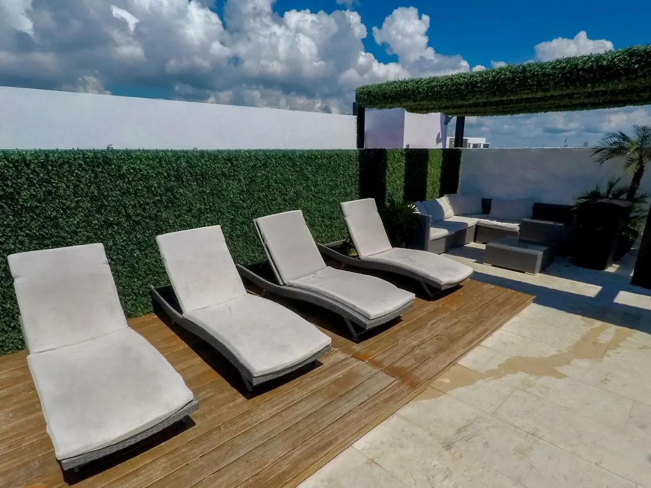 Menesse 32 Luxury Apartments By Mikitito Rentals Playa del Carmen