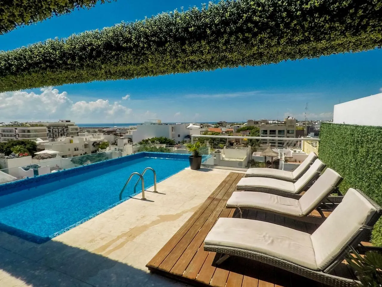 Menesse 32 Luxury Apartments By Mikitito Rentals Playa del Carmen