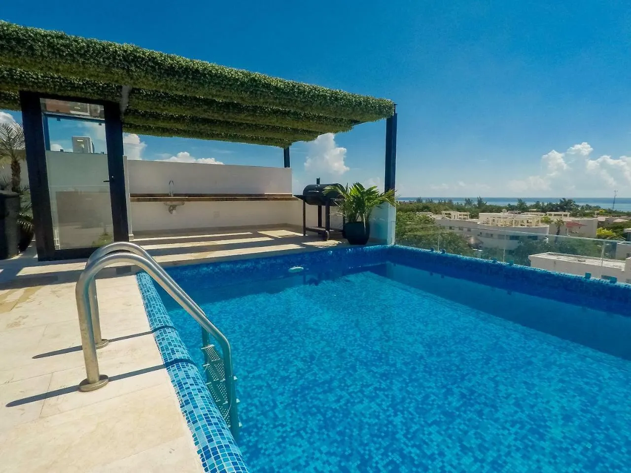 Menesse 32 Luxury Apartments By Mikitito Rentals Playa del Carmen