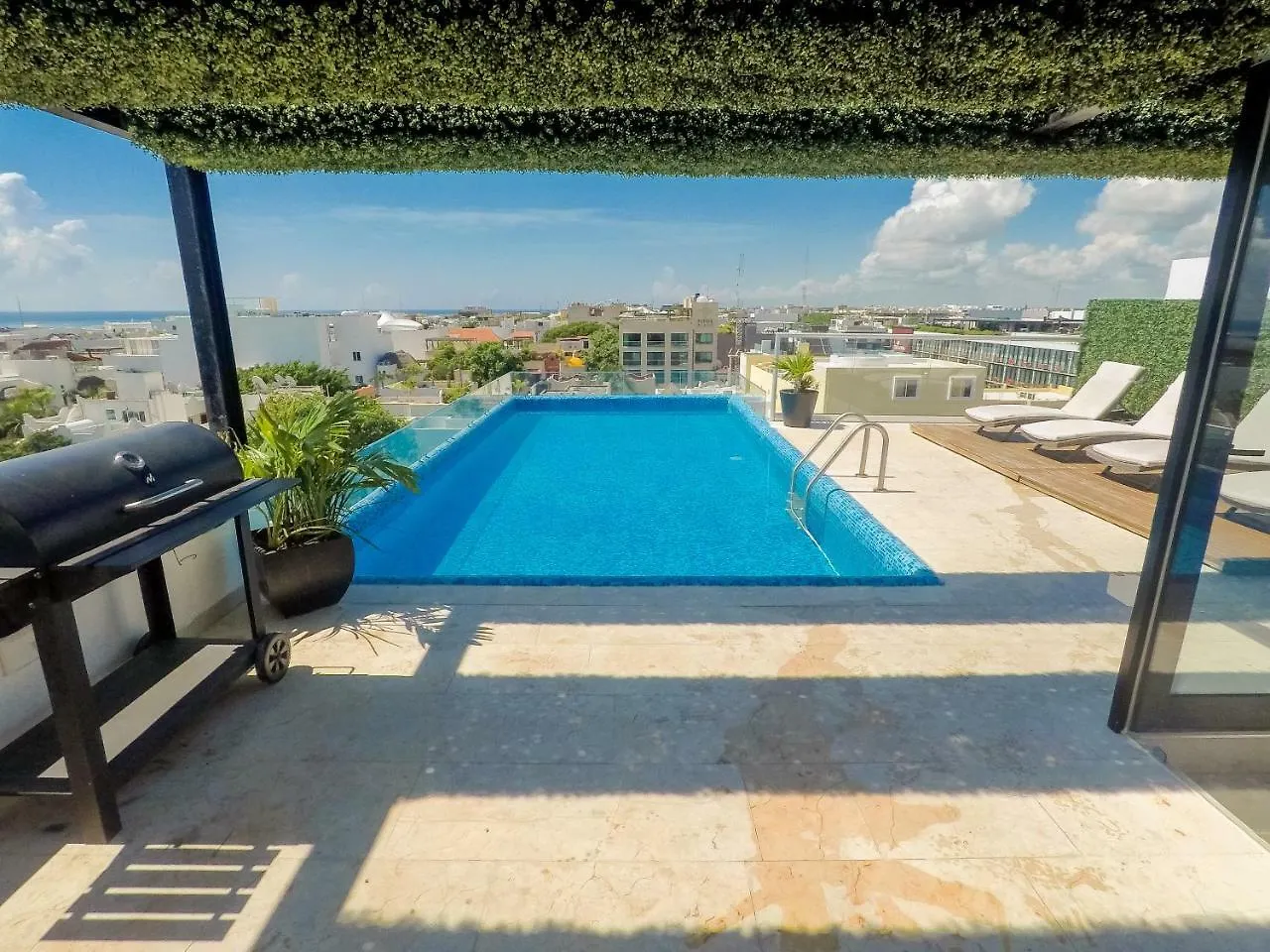 Menesse 32 Luxury Apartments By Mikitito Rentals Playa del Carmen Mexico