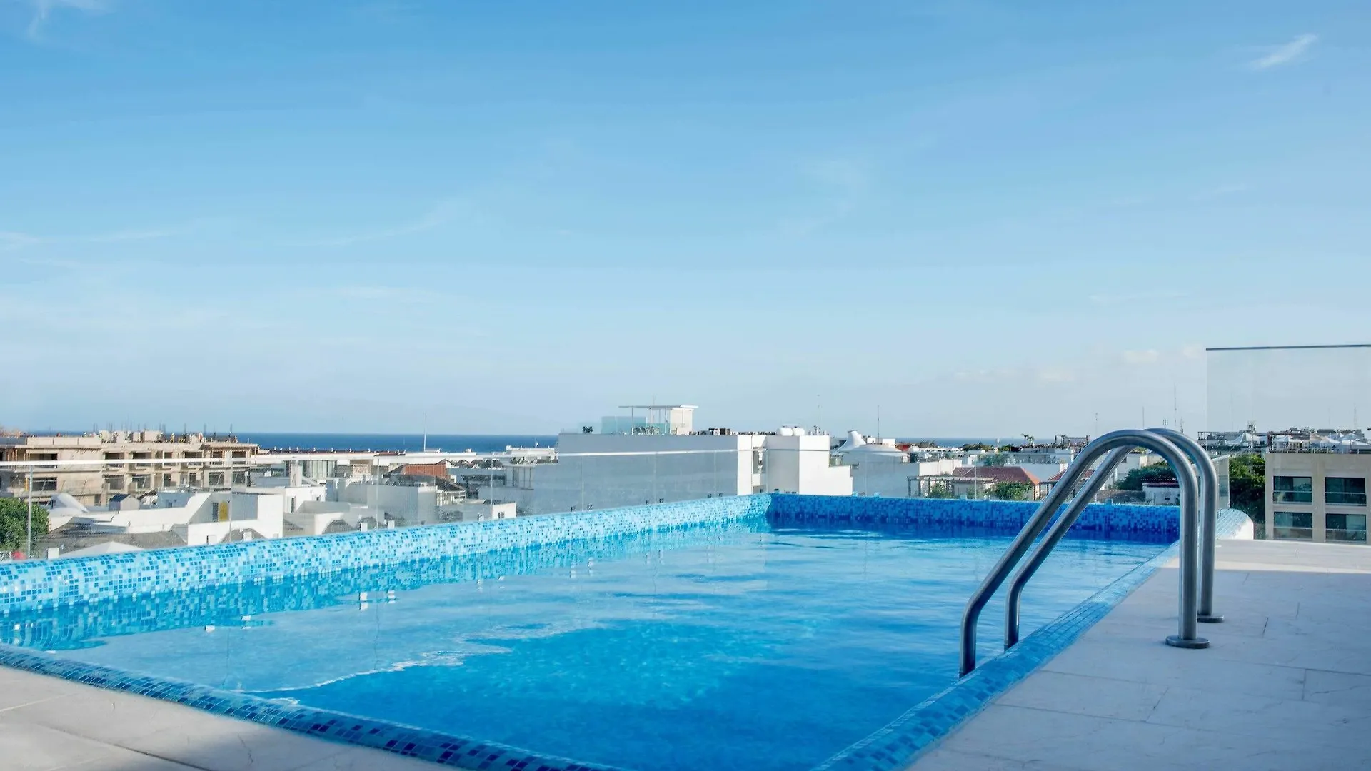 Menesse 32 Luxury Apartments By Mikitito Rentals Playa del Carmen