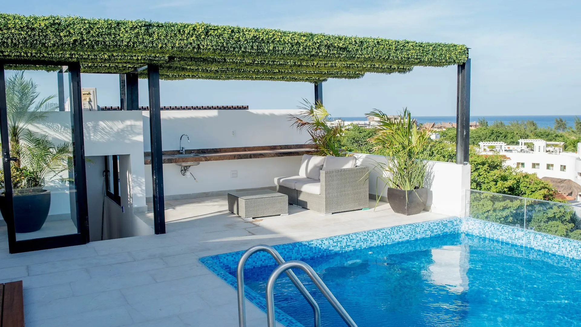 Menesse 32 Luxury Apartments By Mikitito Rentals Playa del Carmen