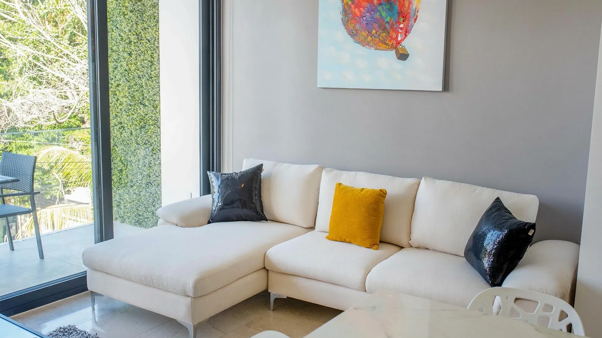 Menesse 32 Luxury Apartments By Mikitito Rentals Playa del Carmen Mexico